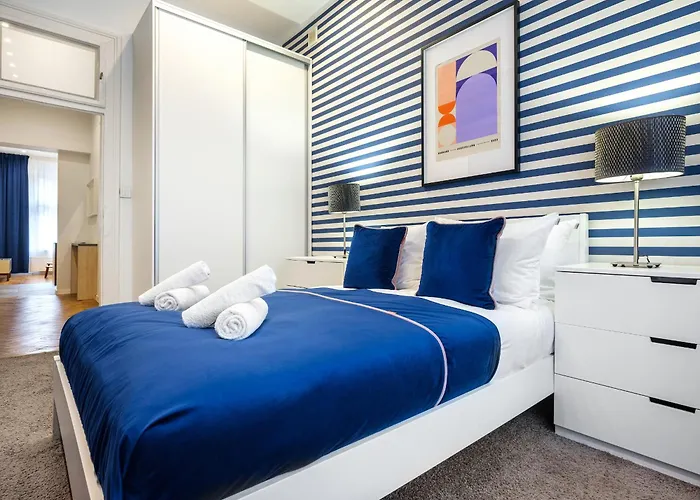 Gentle Glow By Tyzenhauz