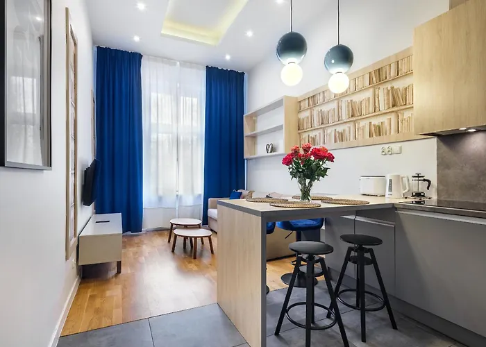 Gentle Glow By Tyzenhauz Apartment