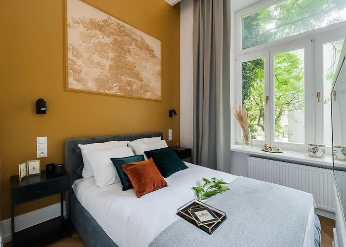 Gentle Glow By Tyzenhauz Apartment